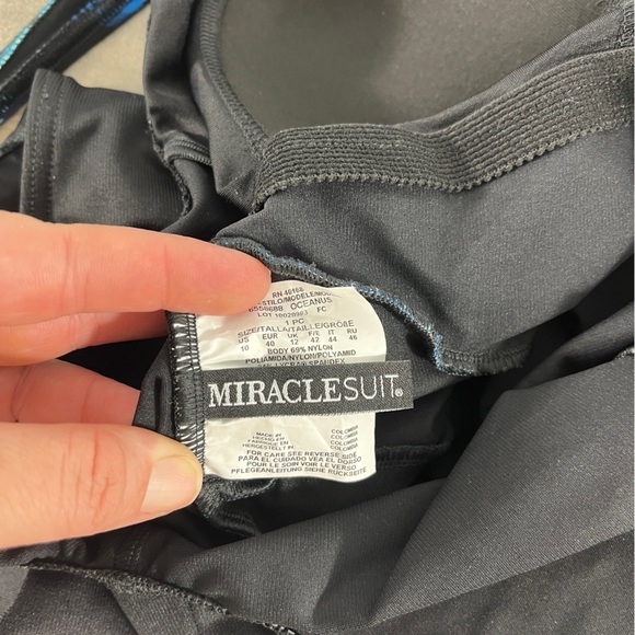 NWOT MiracleSuit One Piece Black and Blue Slimming Swimsuit - Picture 8 of 10